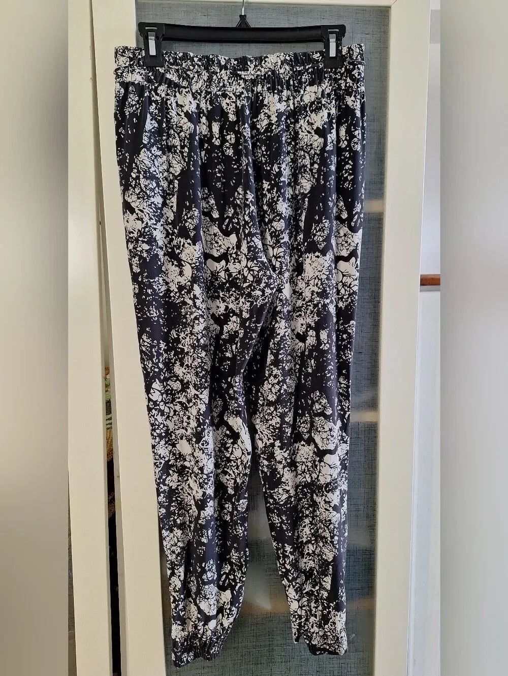 Silk S Floral Jogger Pants